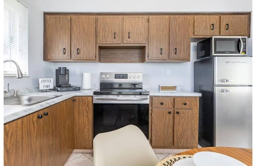 Melaleuca Gardens Apartamento | AirportHouse – Modern 1BR near FLL Airport w/ Wi-Fi, Smart TV & Free Parking