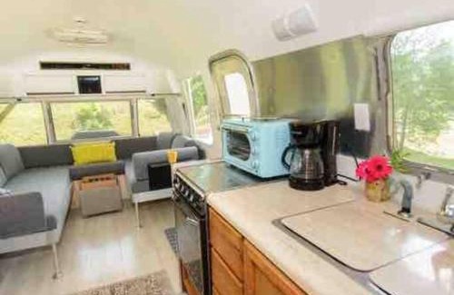 Sugar Grove Casa | Airstream at a Petting Zoo w/Hot Tub