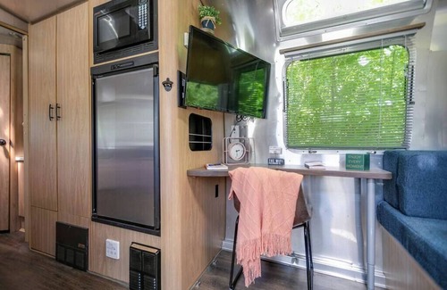 Franklin Casa | Airstream Camping Getaway in Liepers Fork