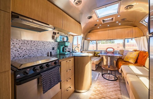 Valle Casa | Airstream w/ Private Hot Tub (Unit G) - 4 Person Airstream with Private Hot Tub