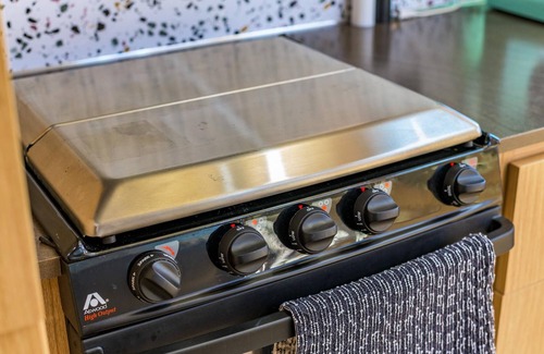 Valle Casa | Airstream w/ Private Hot Tub (Unit G) - 4 Person Airstream with Private Hot Tub