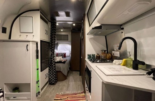 Eureka Springs Alquiler De RV | Airstream with Hot Tub and Sunset Deck at Loblolly P