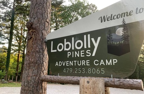 Eureka Springs Alquiler De RV | Airstream with Hot Tub and Sunset Deck at Loblolly P
