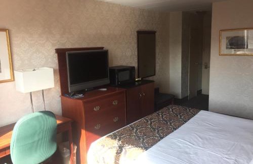 Queens Hotel | Airway Inn