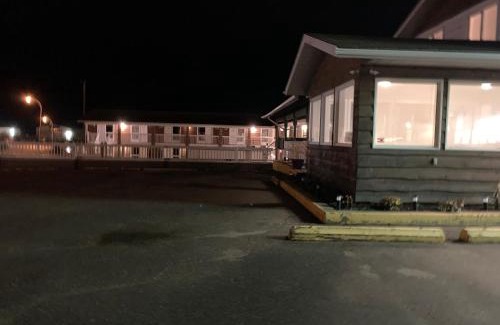 Cold Lake Hotel | Airways Motel