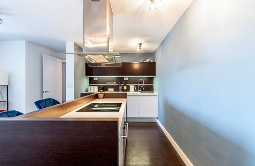 St. Dunstan's Apartamento | Airy 2-Bedroom Flat with Balcony