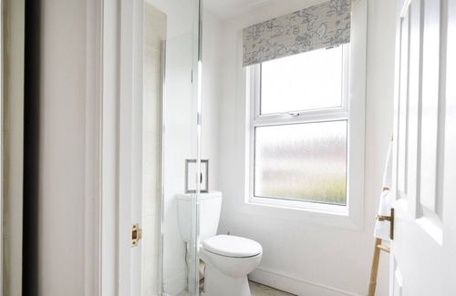 Hanham Casa | Airy and Bright - Superb Bristol Home With Garden