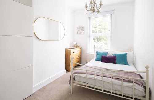 Hanham Casa | Airy and Bright - Superb Bristol Home With Garden