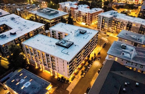 Downtown Apartamento | Airy and Open Corner Loft - 92 Walkscore