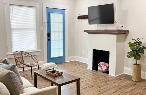 Dixieland Condominio | Airy and spacious duplex, centrally located in Lakeland downtown