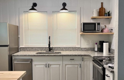 Dixieland Condominio | Airy and spacious duplex, centrally located in Lakeland downtown