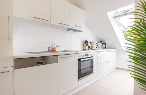 Penzing Apartamento | Airy Attic Apt.: Stylish Studio w/ Terrace & View
