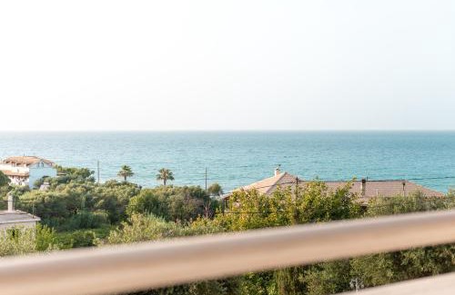 Alikanas Apartamento | Airy Flat at Xenios Avlais