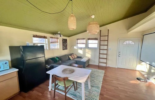 Highland Casa | Airy Guesthouse - Patio, W/D, Near Food/Shops, NEW