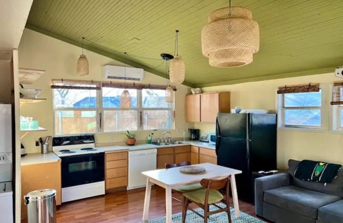 Highland Casa | Airy Guesthouse - Patio, W/D, Near Food/Shops, NEW