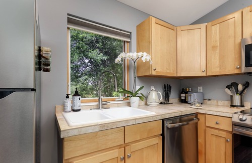 Longmont Apartamento | Airy Guesthouse - Walkable Neighborhood Coffe Shop / Restaurants /Bakery