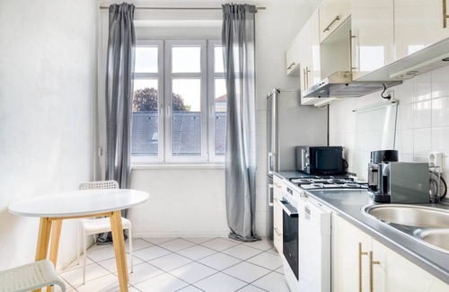 Hietzing Apartamento | Airy Hietzing 4BR w/ Community Garden & Private Terrace, by Blueground