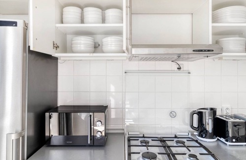 Hietzing Apartamento | Airy Hietzing 4BR w/ Community Garden & Private Terrace, by Blueground