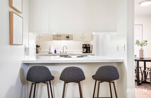 Hancock Apartamento | Airy King Bedroom + Comfortable Living Space by UT