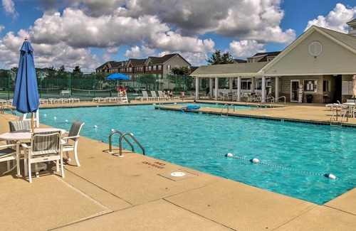 Villages of Five Points Condominio | Airy Lewes Condo with Community Pool!
