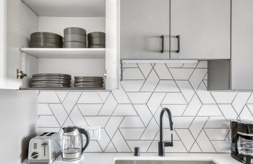 North Pine Apartamento | Airy Long Beach Studio w/ Pool & Gym, walk to Ocean Blvd, by Blueground