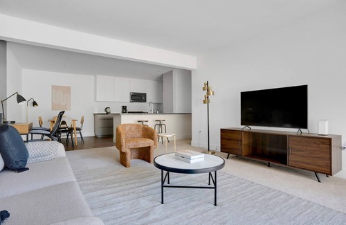 Sharon Heights Apartamento | Airy Menlo Park 1BR w/ Pool, W/D, Gym, near 82, 101 & 280, by Blueground