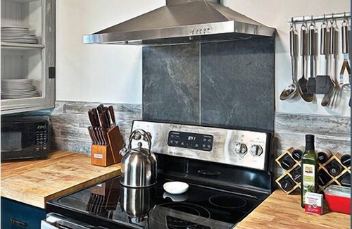 Sylva Casa | Airy mountain top retreat with world class views.