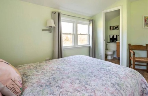 New Paltz Apartamento | Airy & Private Escape on Mountain Rest Road Pool