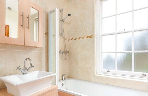 Askew Apartamento | Airy Shepherds Bush Apartment - AJR