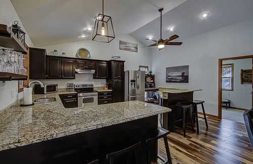 Jacksboro Casa | *Airy+Spacious Home* Lakefront w/Hottub & Dock
