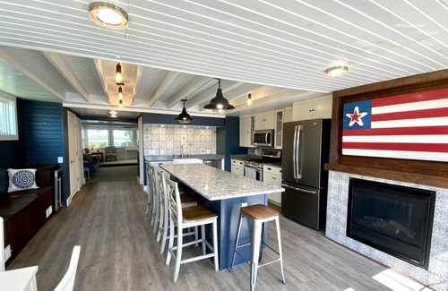 Manitou Beach-Devils Lake Casa | Airy, updated family cottage on all-sports lake