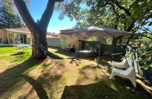 Est Apartamento | Aix-en-Provence, Maison provençale au calme de la campagne avec Jacuzzi