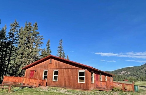 Alamosa Casa | AIYM Camp Riverfront Family Cabin-Alamosa Canyon, CO!