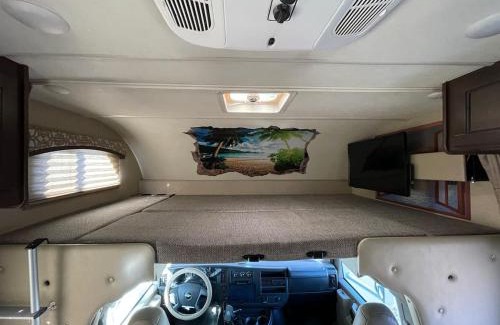 Reseda Otro | AJ-XL RV Rental