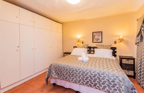 Paarl Casa | AJEE B&B