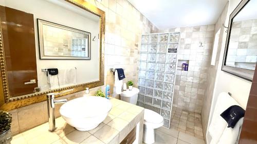 San Antonio Tlayacapan Casa | Ajijic Modern 1 Bedroom Home - Great Patio - Walk To Everything
