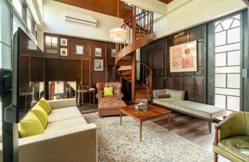 Si Satchanalai Cama Y Desayuno | Akara House Sukhothai - Luxury Riverside Residence
