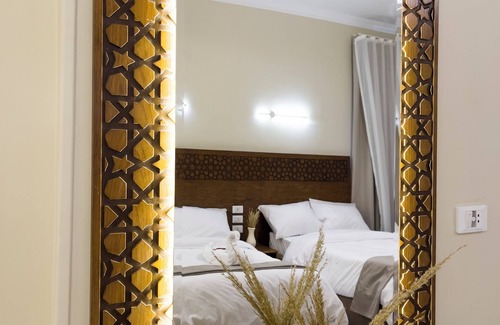 Kafrat al Jabal Hotel | Akhnaton Pyramids View