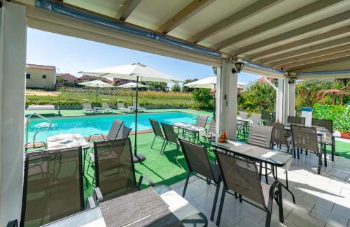 Agios Georgios Pagon Apartamento | Akis Villa Studios & Apartment with Pool by Hotelius