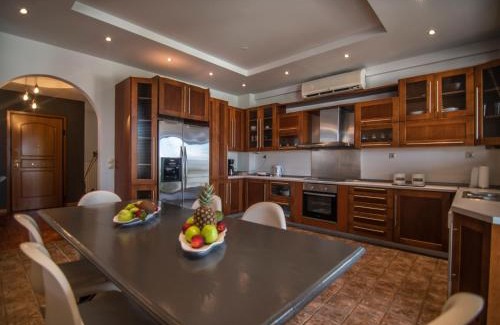 Egira Apartamento | Akrata's Elegant Luxury Suite