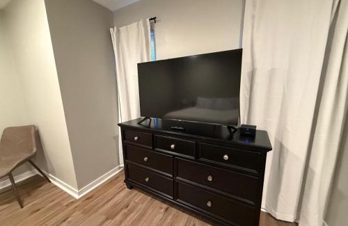 South Central Omaha Apartamento | Aksarben 2 Bedroom-Close to I80