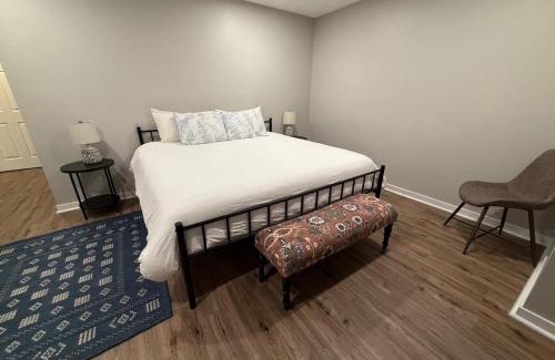South Central Omaha Apartamento | Aksarben 2 Bedroom-Close to I80