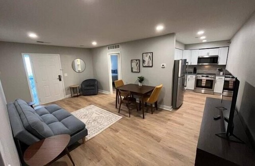 South Central Omaha Apartamento | Aksarben Area 2 BD-2 BA by UNO