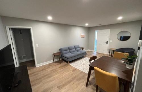 South Central Omaha Apartamento | Aksarben Area 2 BD-2 BA by UNO