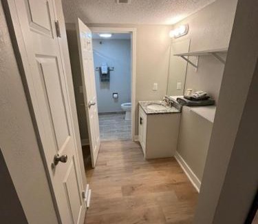 South Central Omaha Apartamento | Aksarben Area 2 BD-2 BA by UNO