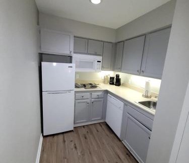 South Central Omaha Apartamento | Aksarben Gem-Easy access to I-80