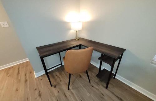 South Central Omaha Apartamento | Aksarben Gem-Easy access to I-80