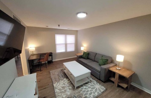 South Central Omaha Apartamento | Aksarben Gem-Easy access to I-80