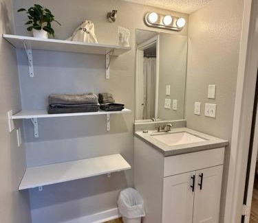 South Central Omaha Apartamento | Aksarben Living Close to UNO