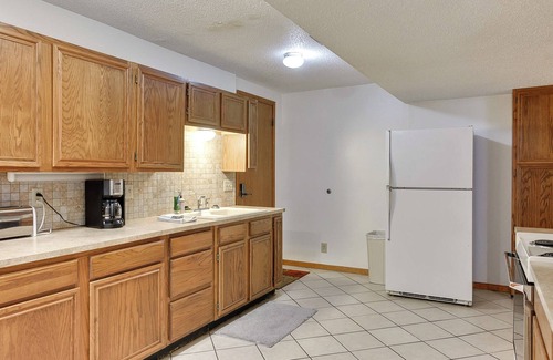 South Central Omaha Apartamento | Aksarben Two Bed, One Bath Duplex Suite